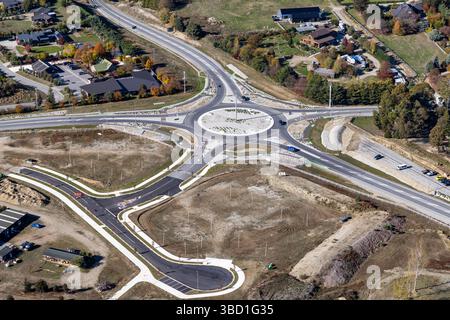Township de Wanaka, vue aérienne de la nouvelle infrastructure routière adaptée à la planification urbaine et à la croissance de l'habitat urbain, Île du Sud, Nouvelle-Zélande Banque D'Images