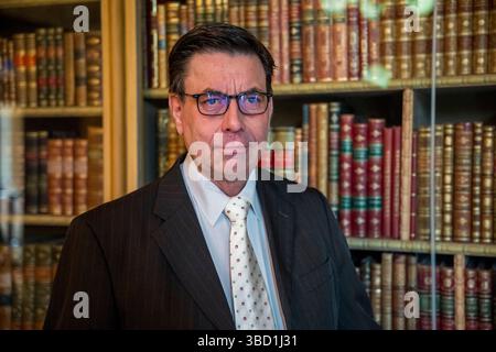 Bayreuth, Allemagne. 22 mai 2025. Portrait de Sven Friedrich, directeur du musée Richard Wagner, le jour de la présentation du premier exemplaire du livret de l'opéra 'Tannhäuser' par Richard Wagner. Le premier exemplaire a été considéré perdu jusqu'en 1996 et a été acquis grâce à des dons. Crédit : Daniel Vogl/dpa/Alamy Live News Banque D'Images