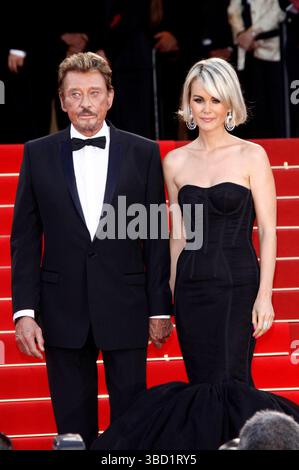 Johnny Hallyday et sa femme Laetitia lors de la première de 'Vengeance' au Palais des Festivals lors de la 62e édition du Festival de Cannes en France - 17 mai 2009 Banque D'Images