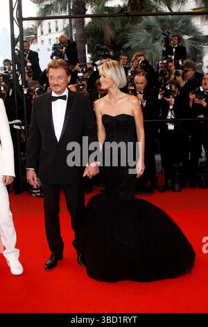 Johnny Hallyday et sa femme Laetitia lors de la première de 'Vengeance' au Palais des Festivals lors de la 62e édition du Festival de Cannes en France - 17 mai 2009 Banque D'Images