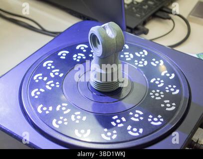 Objet de numérisation 3D. Scanner tridimensionnel avec surface de balayage volumétrique laser d'un objet pour prototypage. Nouvelle innovation de haute précision équipement technologique moderne. Précision scientifique. Banque D'Images
