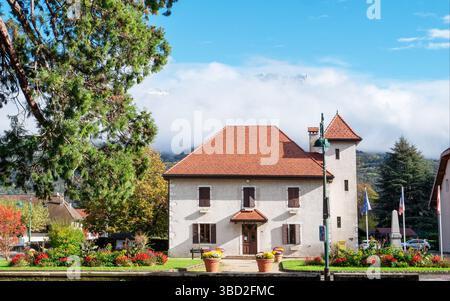 La mairie de Duingt, village situé sur les rives du lac d'Annecy Banque D'Images