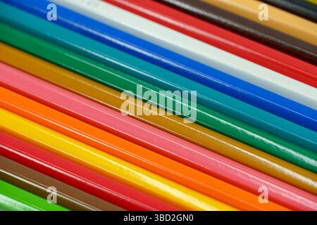 Crayons de couleur isolé sur fond blanc.Close up. Banque D'Images