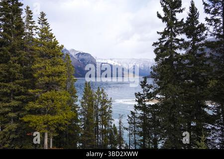 Lac Minnewanka Parc national Banff Canada Banque D'Images