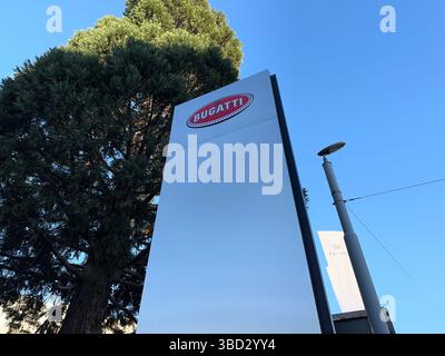 Genève, Suisse - 15 janvier 2023 : logo Bugatti à Genève. Banque D'Images