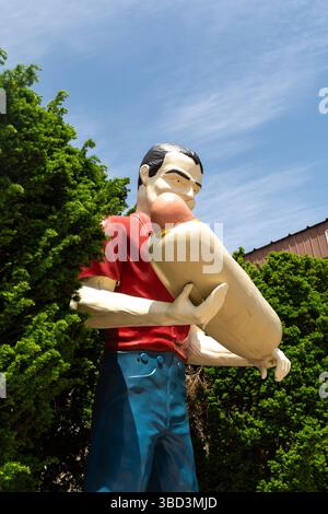 Atlanta, Illinois, États-Unis - 15 mai 2025 - Paul Bunyon silencieux homme réutilisé comme une attraction en bord de route sur la route historique 66. Banque D'Images