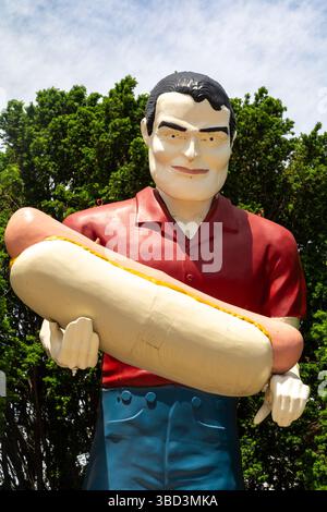 Atlanta, Illinois, États-Unis - 15 mai 2025 - Paul Bunyon silencieux homme réutilisé comme une attraction en bord de route sur la route historique 66. Banque D'Images