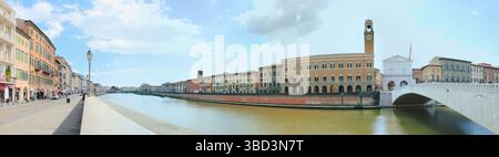 Vue grand format de Lungarno Mediceo (à gauche) et Lungarno Galilei (à droite), les quartiers le long des rives de l'Arno. Pise, Toscane, Italie Banque D'Images