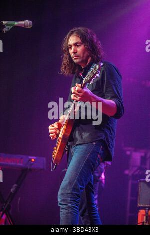 Adam Granduciel de la Guerre contre les drogues se produit sur scène à O2 ABC le 8 novembre 2014, Glasgow. Banque D'Images