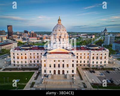 Paul, Minnesota, USA au Capitole au crépuscule. Banque D'Images