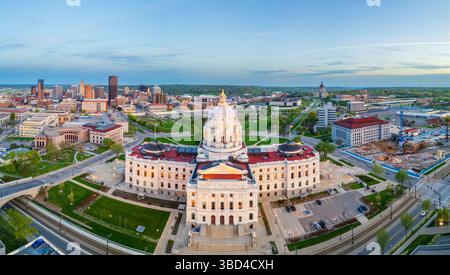Paul, Minnesota, USA au Capitole au crépuscule. Banque D'Images