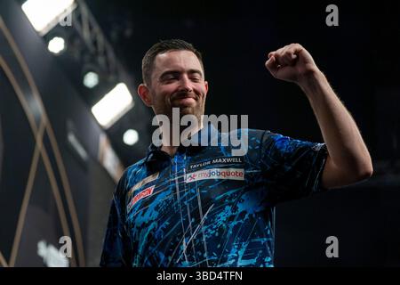Sheffield, Royaume-Uni. 22 mai 2025. Luke Humphries célèbre sa victoire contre Chris Dobey lors des fléchettes BetMGM premier League à l'Utilita Arena, Sheffield, Angleterre, Royaume-Uni le 22 mai 2025 crédit : Alex Young/Every second Media crédit : Every second Media/Alamy Live News Banque D'Images