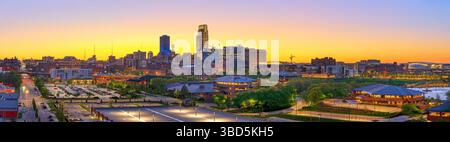 Omaha, Nebraska, États-Unis paysage urbain au crépuscule. Banque D'Images