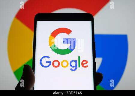 CHONGQING, CHINE - 23 MAI 2025 - une illustration montre le LOGO Google affiché dans un smartphone à Chongqing, Chine, le 23 mai 2025. Banque D'Images