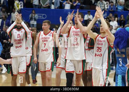 Saint-Pétersbourg, Russie. 22 mai 2025. Les joueurs de Lokomotiv Kuban vus lors du match de basket-ball VTB United League, éliminatoires, 1/2 finales, 7 match, entre Zenit Saint-Pétersbourg et Lokomotiv Kuban Krasnodar à 'Kck Arena'. Score final ; Zenit 94 :75 Lokomotiv Kuban. Crédit : SOPA images Limited/Alamy Live News Banque D'Images