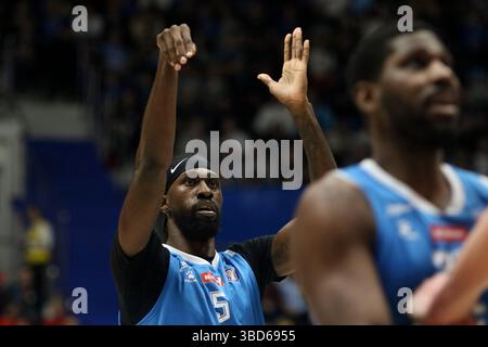 Saint-Pétersbourg, Russie. 22 mai 2025. Okaro White (5) de Zenit en action lors du match de basket-ball de la VTB United League, éliminatoires, 1/2 finales, 7 match, entre Zenit Saint-Pétersbourg et Lokomotiv Kuban Krasnodar à 'Kck Arena'. Score final ; Zenit 94 :75 Lokomotiv Kuban. Crédit : SOPA images Limited/Alamy Live News Banque D'Images