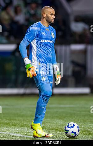 Allianz Parque São PAULO, BRÉSIL - 22 MAI : Weverton de Palmeiras contrôle le ballon lors du match Copa Betano do Brasil 2025 entre Palmeiras et Ceará à Allianz Parque le 22 mai 2025 à Sao Paulo, Brésil. (Riquelve Nata/SPP) crédit : photo de presse sportive SPP. /Alamy Live News Banque D'Images