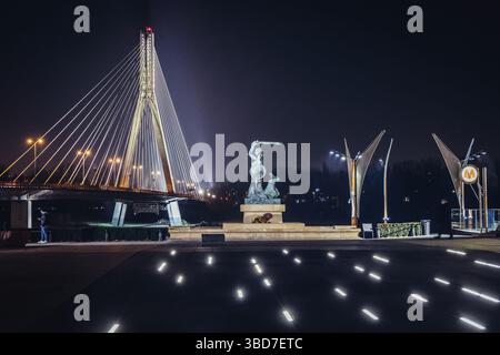 Varsovie, Pologne - 4 décembre 2020 : Statue de Sirène et pont Swietokrzyski sur la Vistule à Varsovie Banque D'Images
