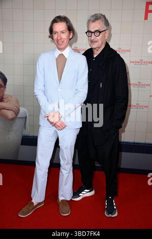 Wes Anderson und Wim Wenders BEI der Premiere des Kinoflims Der phönizische Meisterstreich / The Phoenician Scheme im Delphi-Filmpalast. Berlin, 22.05.2025 *** Wes Anderson et Wim Wenders à l'avant-première du film The Phoenician Scheme au Delphi Filmpalast Berlin, 22 05 2025 Foto :Xn.xKubelkax/xFuturexImagex meisterstreich 5640 Banque D'Images