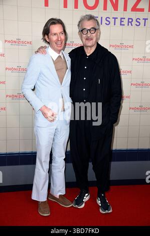 Wes Anderson und Wim Wenders BEI der Premiere des Kinoflims Der phönizische Meisterstreich / The Phoenician Scheme im Delphi-Filmpalast. Berlin, 22.05.2025 *** Wes Anderson et Wim Wenders à l'avant-première du film The Phoenician Scheme au Delphi Filmpalast Berlin, 22 05 2025 Foto :Xn.xKubelkax/xFuturexImagex meisterstreich 5639 Banque D'Images