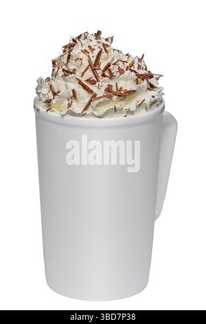 Cocktail de café avec crème fouettée, sirop d'érable et chocolat râpé dans une grande tasse en céramique isolé sur fond blanc Banque D'Images