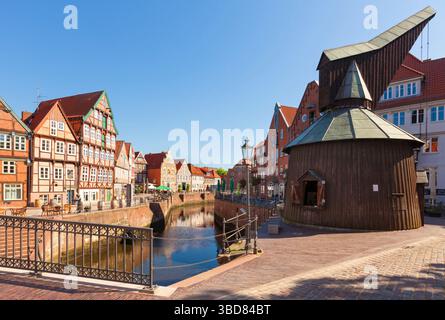 Vieux port et grue historique dans la vieille ville de stade, basse-Saxe, Allemagne Banque D'Images