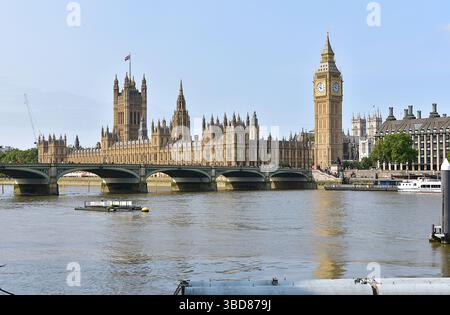 Vue sur le pont de Westminster, les chambres du Parlement et le Big Ben depuis la rive sud. Londres, Royaume-Uni, 18 août 2024. Banque D'Images