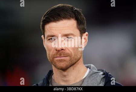 Dossier photo du 18/04/24 de Xabi Alonso. A joué un rôle central pour le Real Madrid pendant cinq saisons après sa sortie de Liverpool en 2009, culminant avec la 10e victoire du club en Ligue des Champions. Remporte trois titres de Bundesliga avec le Bayern Munich avant de prendre sa retraite en 2017. Entraîneur de Bayer Leverkusen de candidats relégation à un premier titre de Bundesliga en deux saisons et après avoir annoncé son départ ce mois-ci, devrait prendre la relève à Real cet été. Date d'émission : vendredi 23 mai 2025. Banque D'Images