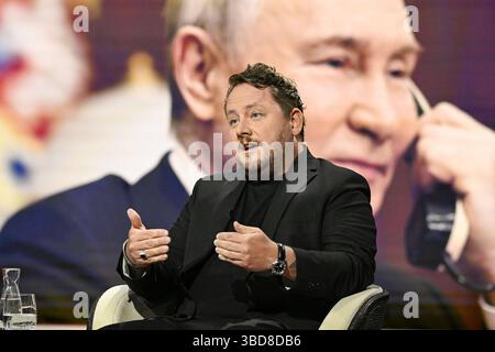 Florian Flade journaliste 05/25 son Florian Flade AM 22. Mai 2025 à Markus Lanz , ZDF Aufzeichnung vom 21. Mai TV Fernsehen Talkshow Talk Show Deutschland deutscher Mann Journalismus journalisme allemand quer halb sitzend sprechend gestikulierend Poutine *** Florian Flade journaliste 05 25 Her Florian Flade le 22 mai 2025 à Markus Lanz , ZDF enregistrement à partir du 21 mai télévision Talk Show Talk Show Deutschland Allemand journalisme allemand journaliste allemand journaliste allemand Crossing Half assis parlant Poutine Banque D'Images