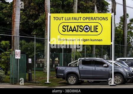 PARAMARIBO - Une raffinerie de la Compagnie pétrolière d'État du Suriname avant les élections. Le Suriname se rend aux urnes le 25 mai, avec un total de 14 partis politiques et associations de partis participant aux élections. ANP RAMON VAN FLYMEN netherlands Out - belgique Out Credit : ANP/Alamy Live News Banque D'Images