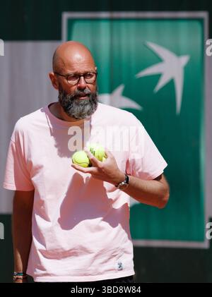 Paris, France. 23 mai 2025. L'entraîneur de Minnen, Xavier Moureaux, photographié lors de l'Open de France de Roland Garros, à Paris, le vendredi 23 mai 2025. Le tournoi de cette année se déroule du 19 mai au 08 juin. BELGA PHOTO BENOIT DOPPAGNE crédit : Belga News Agency/Alamy Live News Banque D'Images