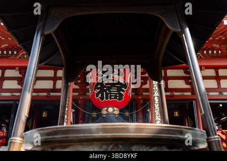 Symbole de la lanterne de la porte du temple Sensoji, Asakusa, Tokyo, Japon Banque D'Images