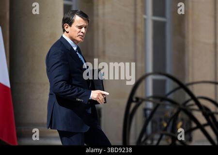 Paris, France. 23 mai 2025. Manuel Valls, ministre de l'outre-mer, quitte le Conseil des ministres au Palais de l'Elysée, Paris, le 23 mai 2025. Photos de Jeremy Paoloni/ABACAPRESS.COM crédit : Abaca Press/Alamy Live News Banque D'Images