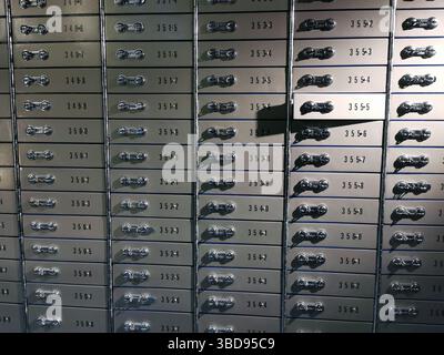 vieux coffres-forts dans la banque comme très beau fond Banque D'Images