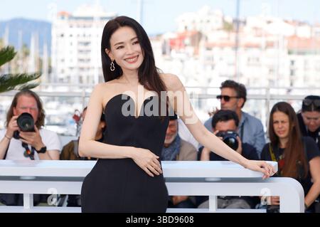 Shu Qi beim Photocall zum Kinofilm 'Kuang ye shi dai / Resurrection' auf dem Festival de Cannes 2025 / 78. Internationale Filmfestspiele von Cannes am Palais des Festivals. Cannes, 23.05.2025 Banque D'Images