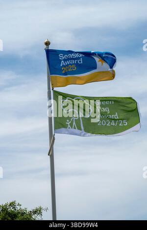 Award Flags at Sidmouth, Devon, Seaside Award, Green Flag Award, 2024 2025, clean beach awards Banque D'Images