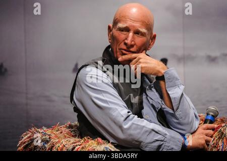 Sao Paulo, Brésil. 03 septembre 2013. Le célèbre photographe brésilien Sebastiao Salgado est décédé ce vendredi (23 ans) à l’âge de 81 ans. Dans cette photo de dossier datée du 3 septembre 2013, Salgado est vu lors d'une conférence de presse sur son exposition Genesis, tenue à Sesc Belenzinho dans la région orientale de São Paulo. Crédit : Brazil photo Press/Alamy Live News Banque D'Images