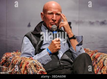 Sao Paulo, Brésil. 03 septembre 2013. Le célèbre photographe brésilien Sebastiao Salgado est décédé ce vendredi (23 ans) à l’âge de 81 ans. Dans cette photo de dossier datée du 3 septembre 2013, Salgado est vu lors d'une conférence de presse sur son exposition Genesis, tenue à Sesc Belenzinho dans la région orientale de São Paulo. Crédit : Brazil photo Press/Alamy Live News Banque D'Images