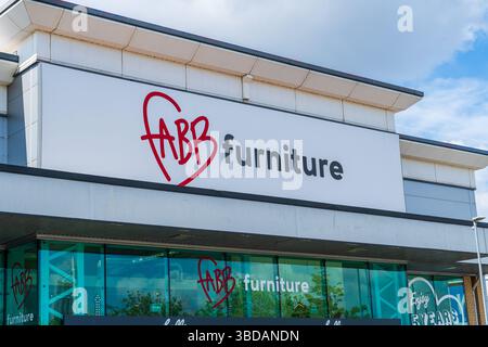 Mercredi, Royaume-Uni - 23 mai 2025 : signalisation avant du magasin d'ameublement basé au Royaume-Uni, Fabb Furniture Banque D'Images