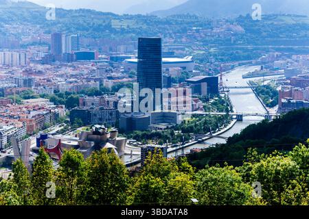 Paysage urbain de Bilbao depuis le point de vue du mont Artxanda. Bilbao, Biscaye, pays Basque, Espagne, Europe Banque D'Images