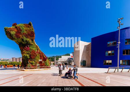 Chiot de Jeff Koons devant le musée Guggenheim. Bilbao, Biscaye, pays Basque, Espagne, Europe Banque D'Images