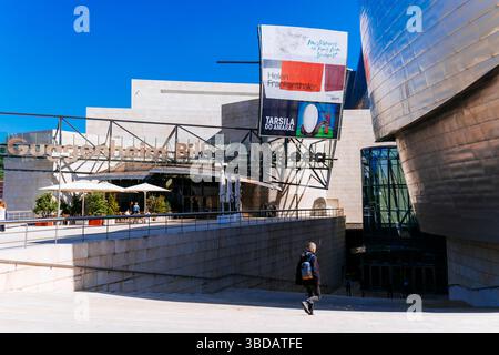 Musée Guggenheim Bilbao. Musée d'art moderne et contemporain à Bilbao, conçu par l'architecte Frank Gehry à Bilbao, pays Basque, Espagne, EUR Banque D'Images