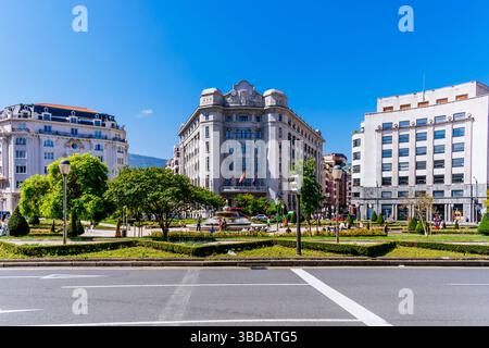 Moyúa carré ou carré elliptique. La place a été rénovée dans les années 1940 pour adopter sa forme actuelle, avec une fontaine centrale et plusieurs jardins, et w Banque D'Images