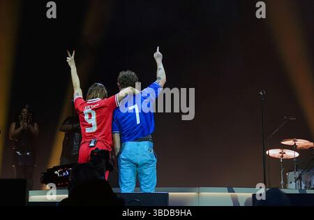 Tom Grennan et Melanie C jouent sur la scène principale lors du Big Weekend de BBC Radio 1 à Sefton Park, Liverpool. Date de la photo : vendredi 23 mai 2025. Banque D'Images