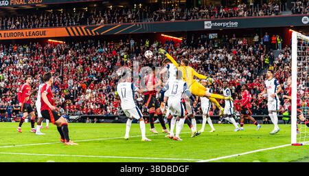 Bilbau, Bilbau, Espagne. 21 mai 2025. Le gardien de but Guglielmo Vicario de l'équipe Tottenham fait un grand pas dans la finale de l'Europa League entre Tottenham et Manchester United, au San Mames Stadium, le 21 mai 2025 crédit : Nuno Reisinho/ZUMA Press Wire/ZUMA Wire/Alamy Live News Banque D'Images