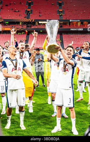 Bilbau, Bilbau, Espagne. 21 mai 2025. Sergio ReguilÃ³n de l'équipe Tottenham célèbre sa victoire de la finale de l'Europa League, entre Tottenham et Manchester United, au San Mames Stadium, le 21 mai 2025 crédit : Nuno Reisinho/ZUMA Press Wire/ZUMA Wire/Alamy Live News Banque D'Images