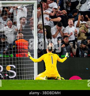 Bilbau, Bilbau, Espagne. 21 mai 2025. Guglielmo Vicario de l'équipe Tottenham célèbre la victoire de la finale de l'Europa League, entre Tottenham et Manchester United, au San Mames Stadium, le 21 mai 2025 crédit : Nuno Reisinho/ZUMA Press Wire/ZUMA Wire/Alamy Live News Banque D'Images