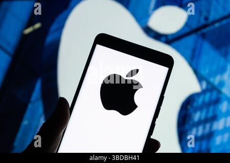 CHONGQING, CHINE - 23 MAI 2025 - une photo d'illustration montre le logo Apple affiché dans un smartphone à Chongqing, Chine, le 23 mai 2025. Banque D'Images