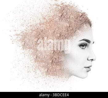 Jeune femme visage fait de poudre friable isolé sur fond blanc Banque D'Images