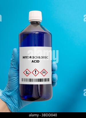 Acide chlorhydrique. Utilisé dans le nettoyage des métaux, la régulation du pH et la production de produits chimiques à base de chlorure. Banque D'Images
